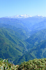 Fototapeta premium 荒島岳から見た初夏の白山