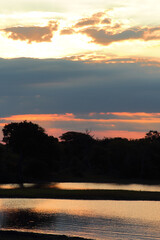 Afrikanischer Busch - Kr&uuml;gerpark - Sonnenuntergang am Nsemani Damm / African Bush - Kruger Park - Sundown at Nsemani Dam /