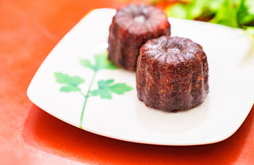 カヌレ・ド・ボルドー は フランス の 洋菓子 で 略称 は カヌレ 【 スイーツ の イメージ 】