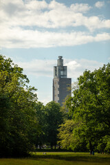 Albinmüllerturm im Stadtpark Rothehornpark in Magdeburg, Sachsen-Anhalt, im Sommer
