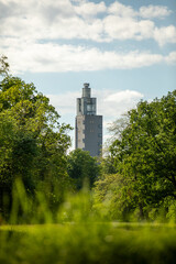 Albinmüllerturm im Stadtpark Rothehornpark in Magdeburg, Sachsen-Anhalt, im Sommer