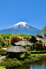 忍野八海と富士山（山梨県・忍野村）忍野八海と富士山,忍野八海,富士山,富士,世界文化遺産,世界遺産,レトロ,田舎,茅葺き屋根,古民家,長閑,日本の原風景,おしのはっかい,八つの池,富士山の伏流水,湧泉群,甲信越,忍野,忍野村,山梨県,旅,旅行,名所,観光スポット,観光地,中部,中部地方,日本,アジア © tk2001