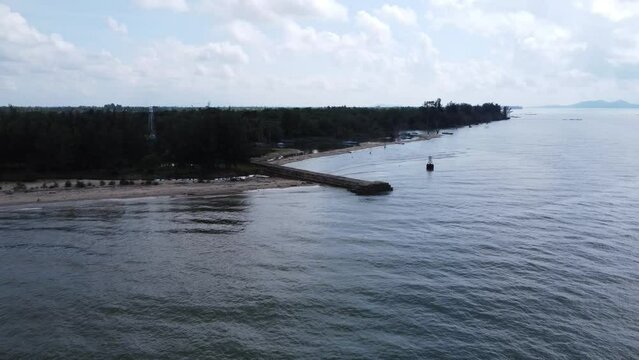 The view of the coastline with white sand is a nice place to relax