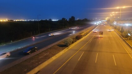 Obraz premium Night view of traffic in central city of Lahore in Pakistan