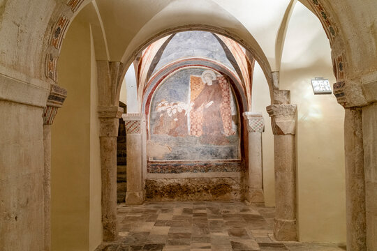 Affreschi cripta Abbazia Santo Spirito al Morrone a Sulmona in Abruzzo