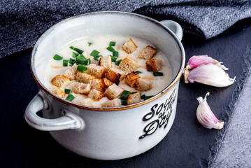 Zupa krem czosnkowy