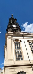 Kirchturm in Dresden mit Uhr