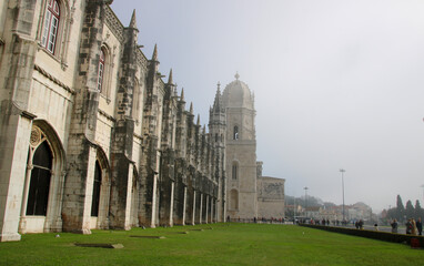 Fototapeta premium Mosteiro dos Jerónimos de Santa Maria de Belém, It is a former monastery of the Order of Saint Jerome and is located in the Belén neighborhood, and Igreja de Santa Maria de Belém in Lisbon, Portugal.