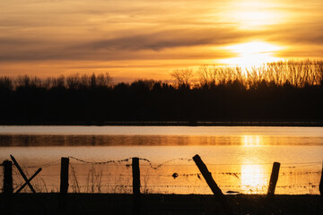 Sonnenuntergang am Wasser