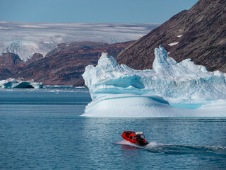 Iceberg in Johan Petersen Fjord in East Greenland. © Albert Schweitzer