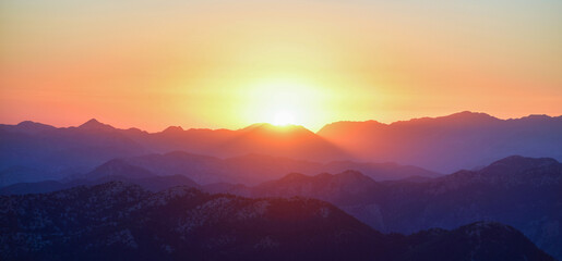 Obraz premium Sunset View of the Mountains