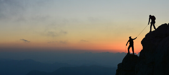 Team Work in Difficult Mountains	