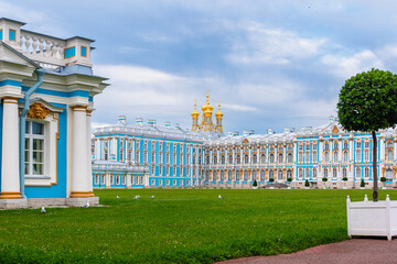 Puschkin ist ein Stadtteil von St. Petersburg, wo auch der  berühmte Katharinenpalast im Park zu...