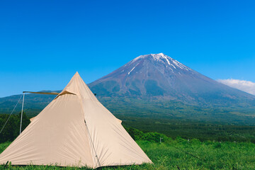 青空と富士山とテント