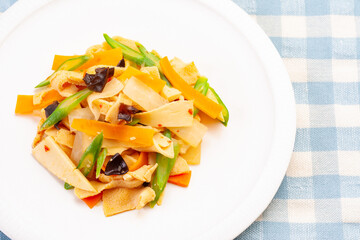 凍り豆腐の豆板醤炒め