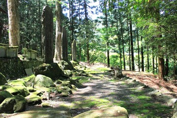  三波川のこんぴらさま　琴平神社の境内 © 文好 大和