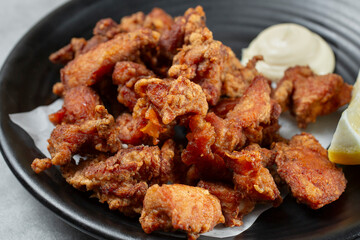 A view of a dish of karaage.