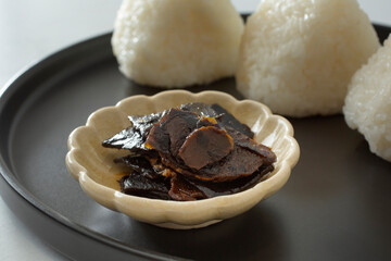 A view of a small bowl of shoyu marinated kelp.