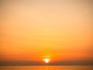 Naklejka premium Gradient Overlay Orange Sky Evening Sunset Sunrise Pastel Soft Effect Sea Ocean Beach Coast Background Pattern Abstract Texture Design Summer Nature Spring Light Beauty Template Yellow Color Wallpaper