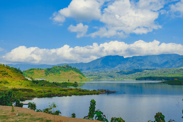 Obraz premium a view of the reservoir with calm water in the afternoon 