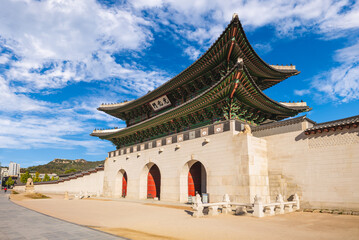 Fototapeta premium Gwanghwamun, main gate of Gyeongbokgung Palace in seoul, korea. Translation: Gwanghwamun
