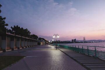 The beautiful light of the setting sun gently wraps the entire area【Rinku Park】