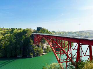 恵那峡大橋と青空