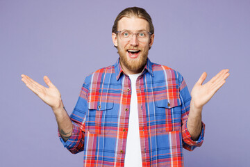 Fototapeta premium Young surprised shocked excited cool fun happy man he wears blue shirt casual clothes looking camera spread hands isolated on plain pastel light purple background studio portrait. Lifestyle concept.
