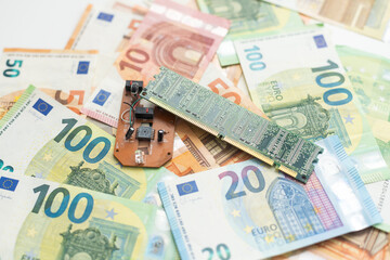5 euro banknotes next to the micro-schemes. Top view.
