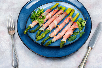 Asparagus baked with bacon and spices