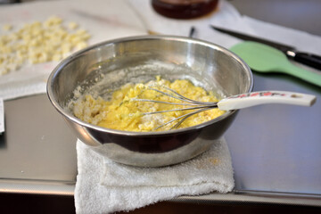 お菓子を作ります