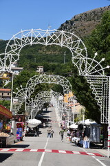 foto di festa di paese ( San Lupo ) nella provincia di Benevento. Con illuminazioni lungo tutta la strada principale del paese 