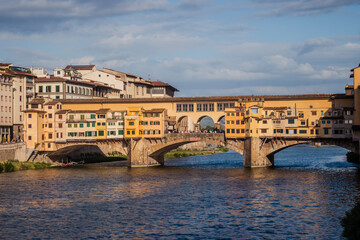 Obraz premium Sunset on the famous Vecchio bridge over the Arno river, Florence ITALY