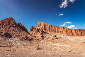 Fototapeta premium desert landscape of Valles de la Luna, in Atacama, Chile