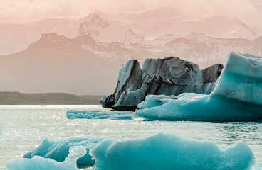 iceberg in jokulsarlon lagoon