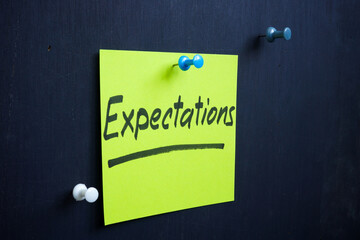 A piece of paper with an inscription expectations is pinned to the board.