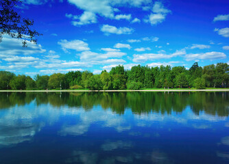 Obraz premium Dramatic daylight on summer river landscape backdrop