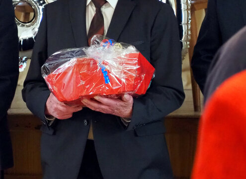 Geschenk f&uuml;r &auml;lteren Herrn bei Veranstaltung