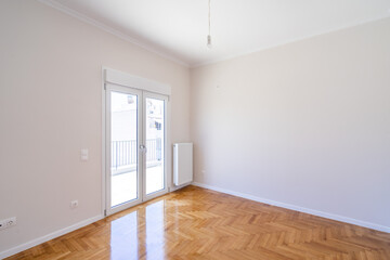 Interior photos of empty apartment 