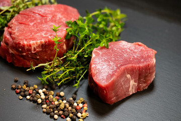 Rinderfilet mit Kräutern und Gewürzen