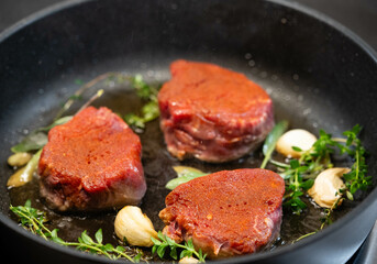 Rinderfilet mit Kräutern und Gewürzen