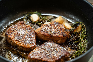 Rinderfilet mit Kräutern und Gewürzen