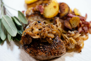 Rinderfilet mit Kräutern und Gewürzen