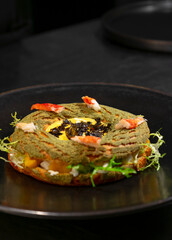 simiti round bagel with crab