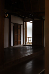 京都の仏教寺院の屋内の風景