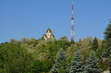 Fototapeta premium городской пейзаж Волгограда. Храм Всех Святых the urban landscape of Volgograd. Church of All Saints