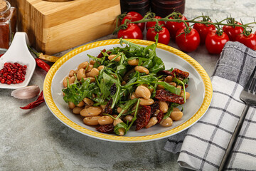 White canned beans with arugula and dry tomatoes