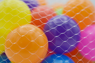 balles de couleurs, piscine à boules