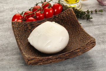 Round Mozzarella young cheese ball