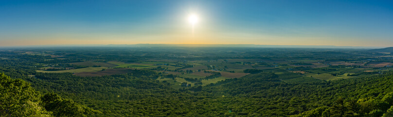 Obraz premium Sunset view from High Rock Overlook, in Smithsburg Maryland